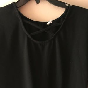 CUTE CRISS CROSS T SHIRT